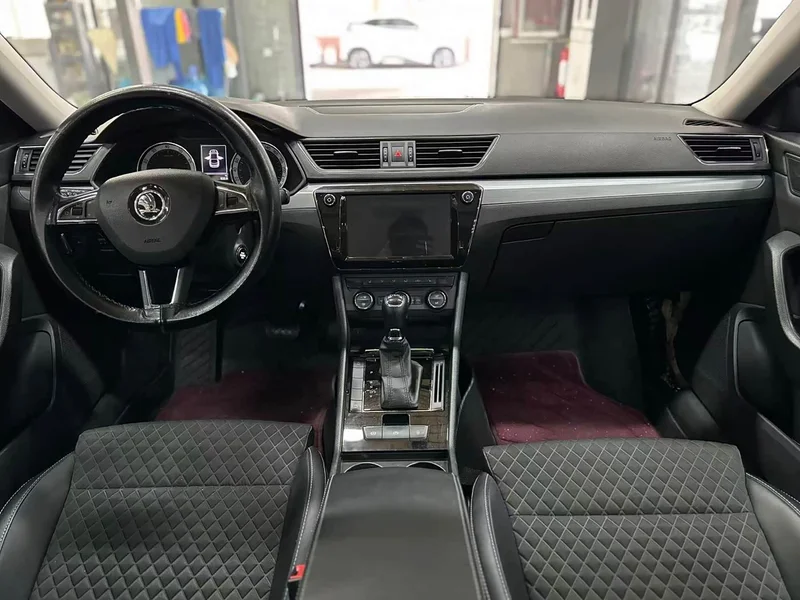 Skoda Superb — фото 11