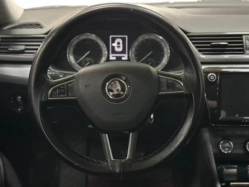 Skoda Superb — фото 12