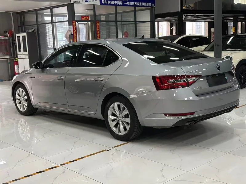 Skoda Superb — фото 4