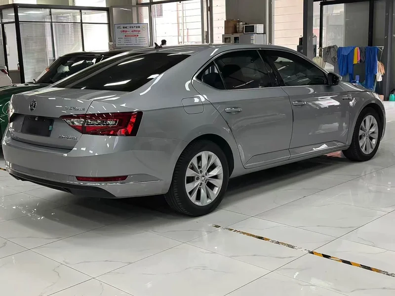 Skoda Superb — фото 5