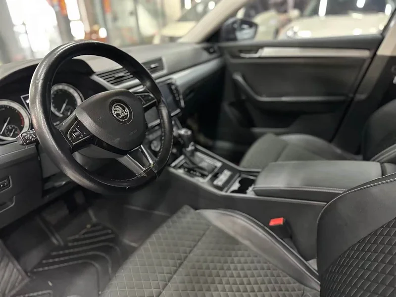 Skoda Superb — фото 9