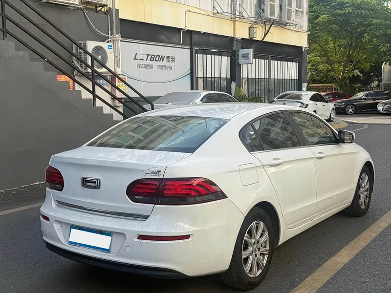 Qoros 3 — фото 11