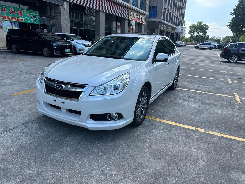 Subaru Legacy — фото 1