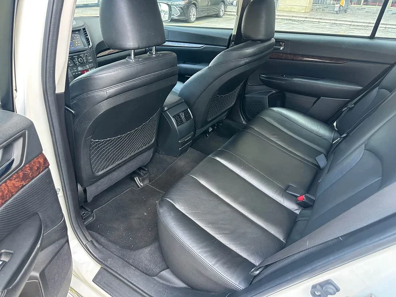 Subaru Legacy — фото 12