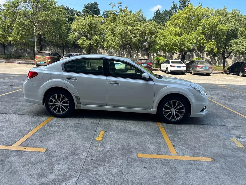 Subaru Legacy — фото 4