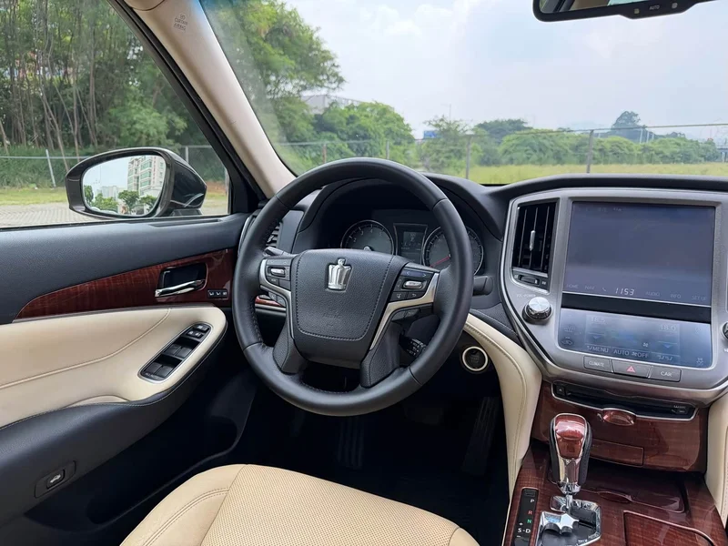 Toyota Crown — фото 12