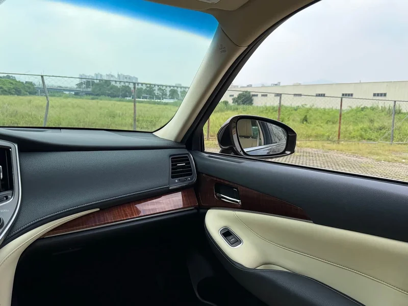 Toyota Crown — фото 13