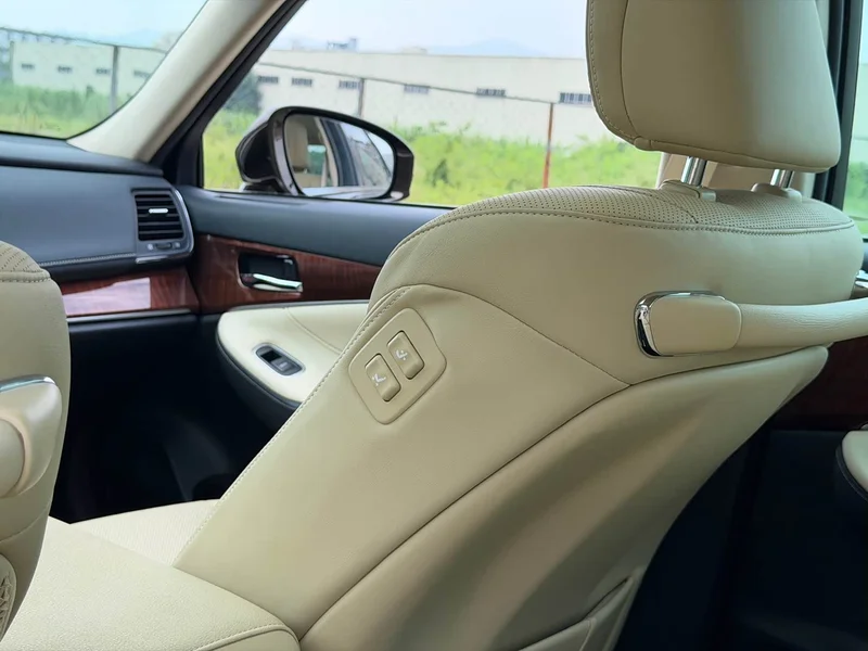 Toyota Crown — фото 16