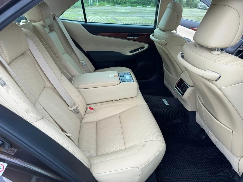 Toyota Crown — фото 19