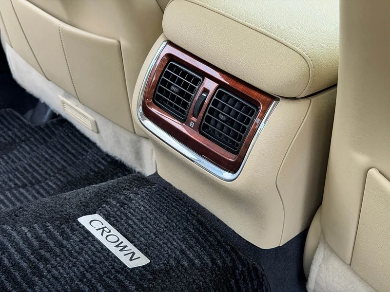 Toyota Crown — фото 10