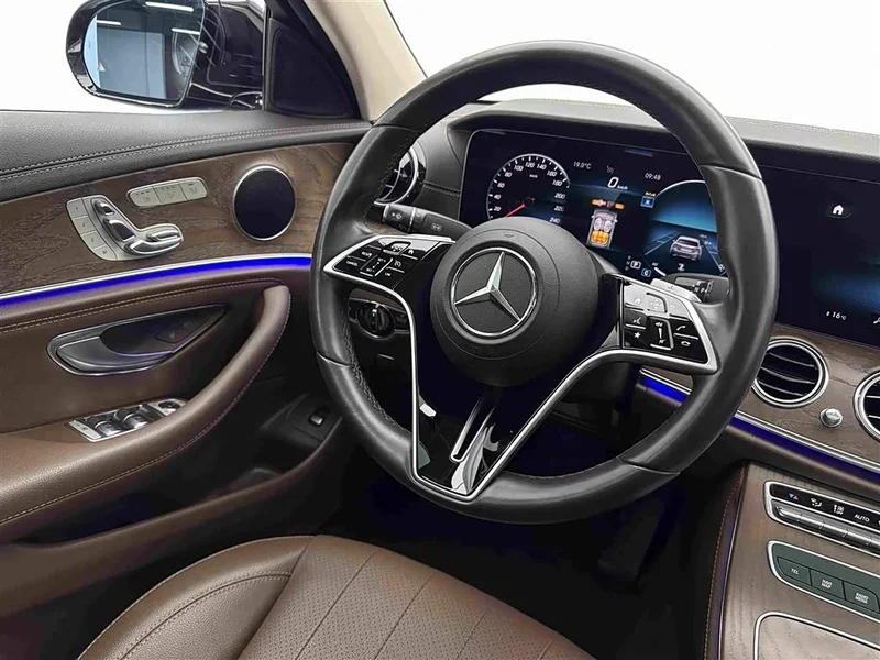 Mercedes-Benz E-Class — фото 10