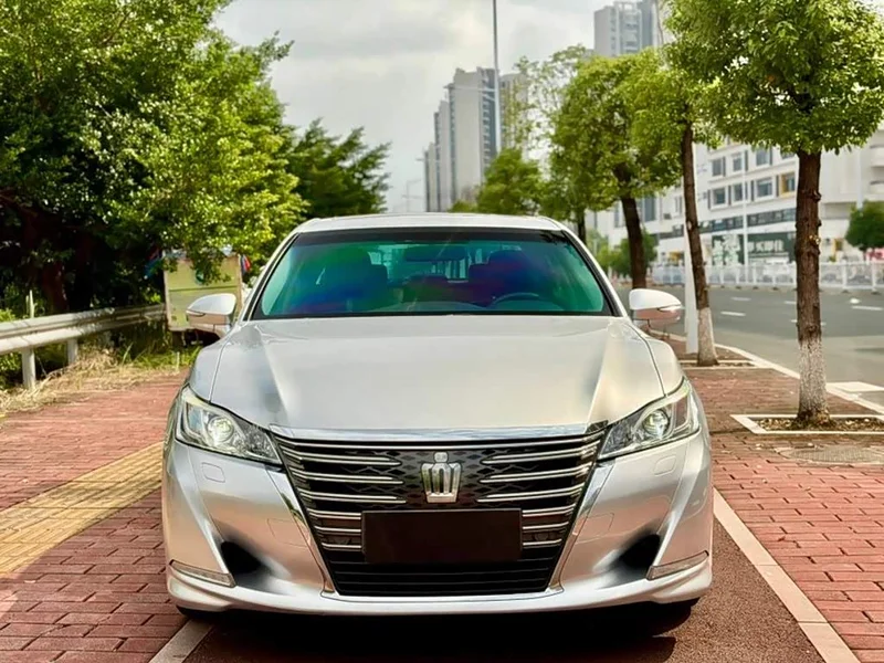 Toyota Crown — фото 2