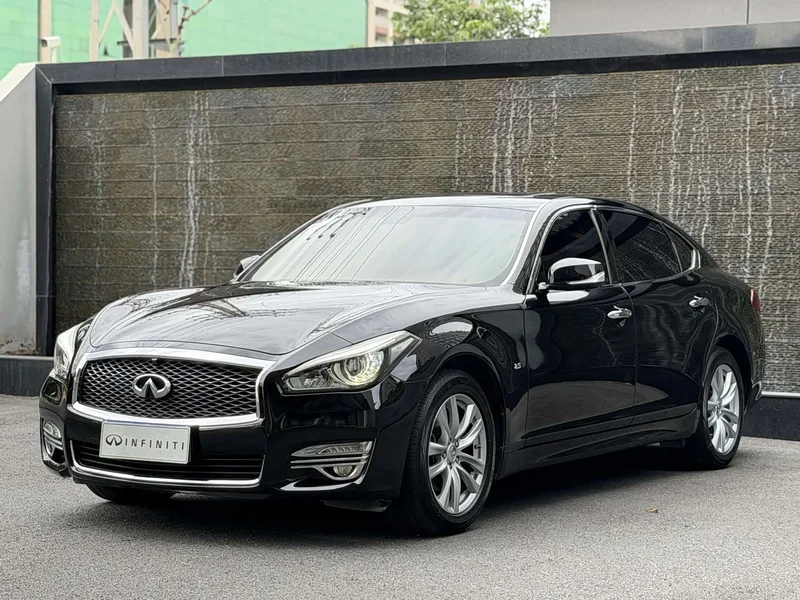 Infiniti Q70 — фото 1