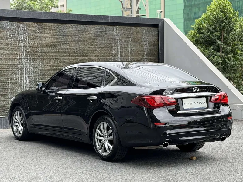 Infiniti Q70 — фото 10