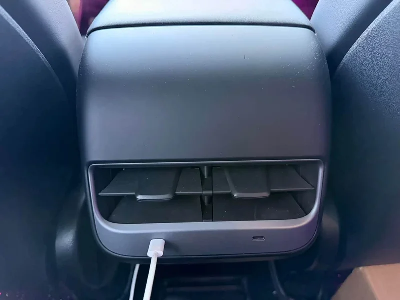 Tesla Model Y — фото 11
