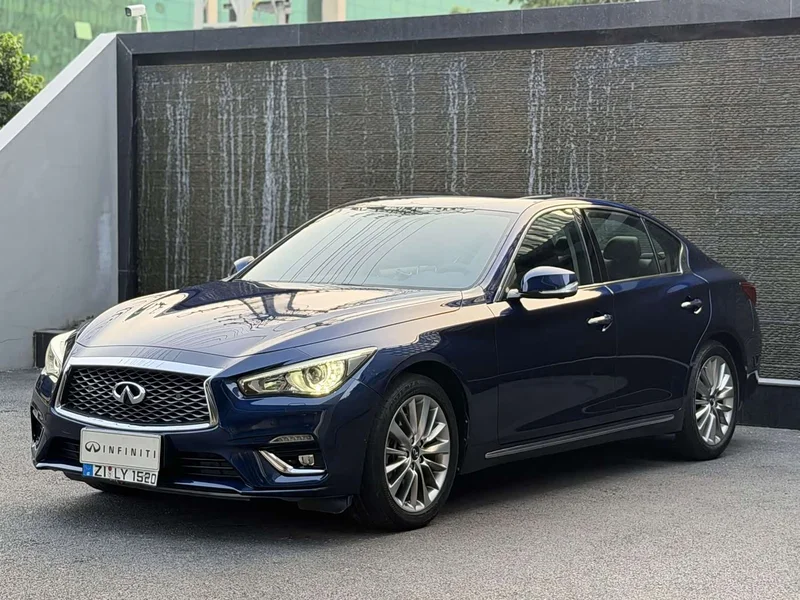 Infiniti Q50L — фото 1