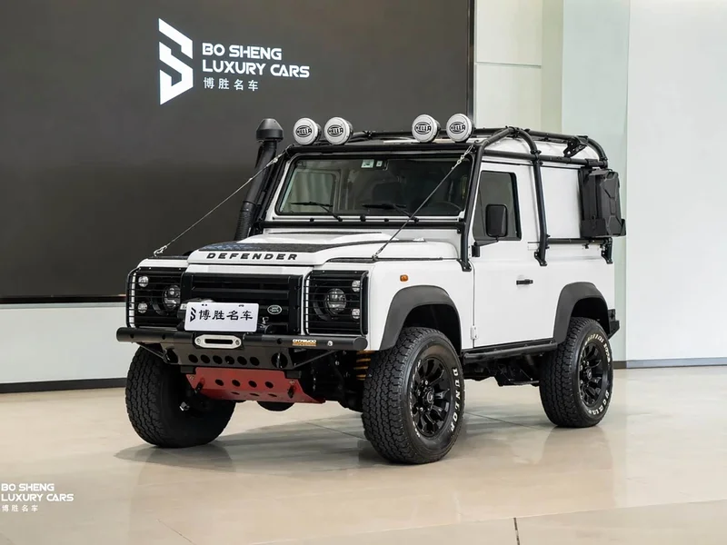 Land Rover Defender — фото 1
