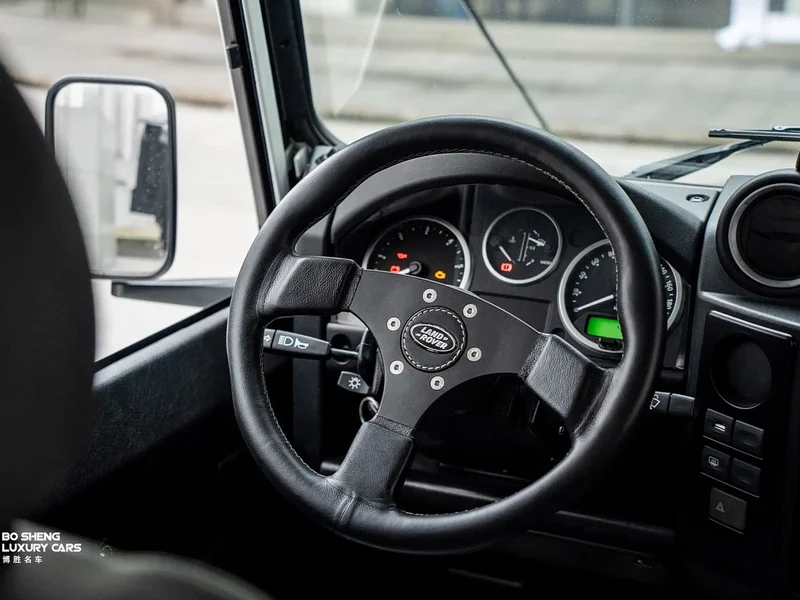Land Rover Defender — фото 7