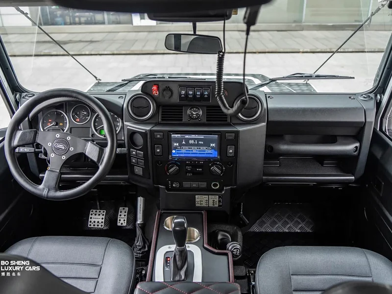 Land Rover Defender — фото 9