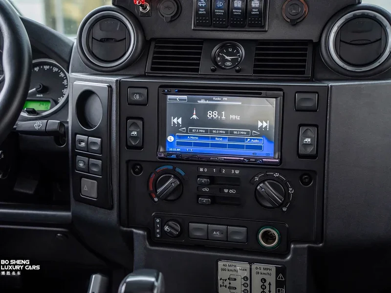 Land Rover Defender — фото 10