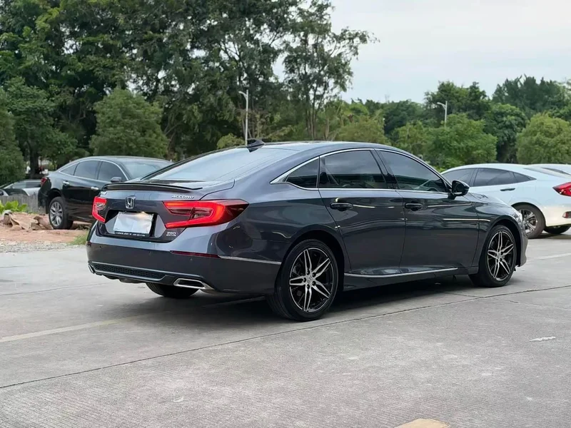 Honda Accord — фото 7