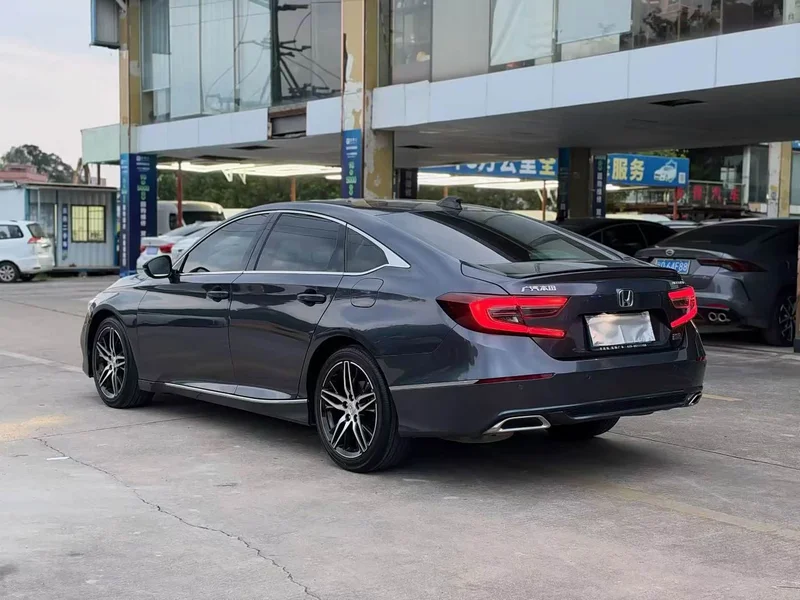 Honda Accord — фото 9
