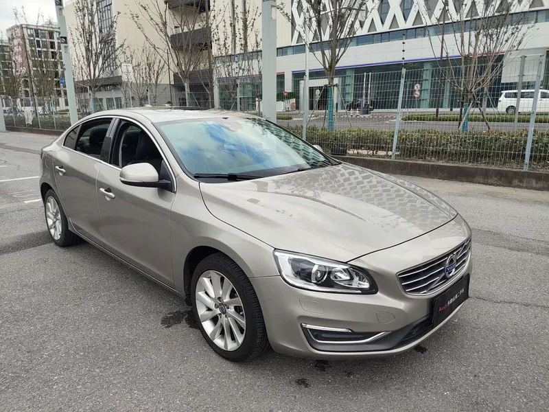 Volvo S60 — фото 2