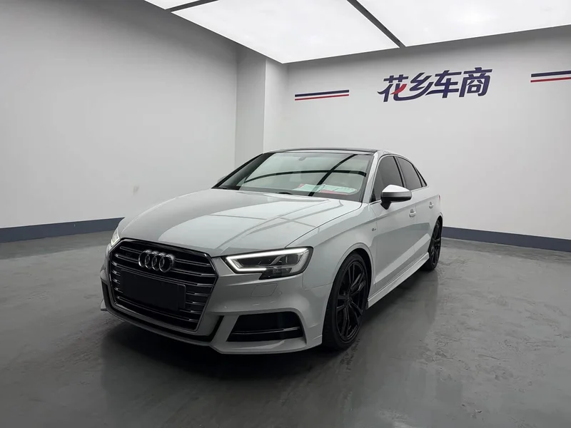 Audi A3 — фото 1