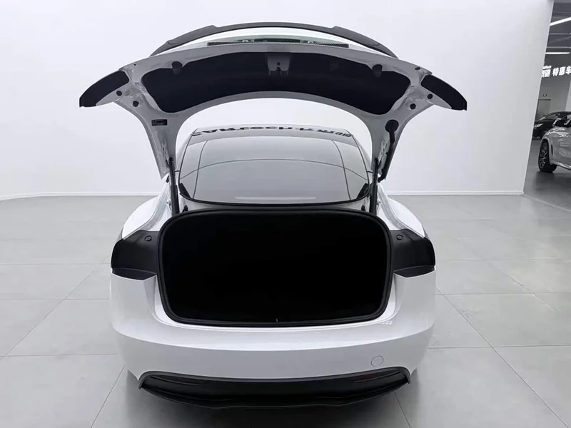 Tesla Model 3 — фото 9