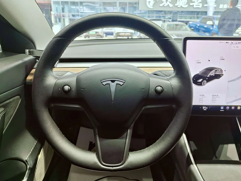 Tesla Model 3 — фото 11