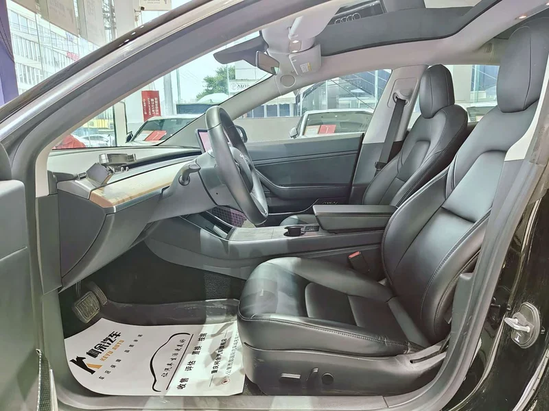 Tesla Model 3 — фото 12