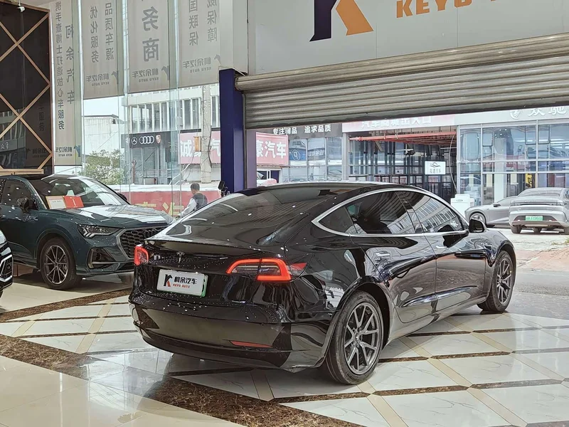 Tesla Model 3 — фото 15