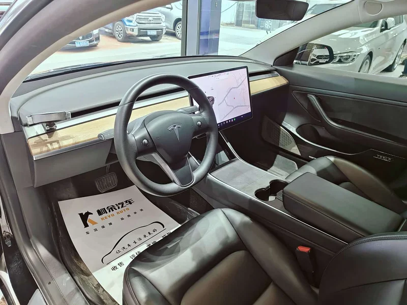 Tesla Model 3 — фото 5