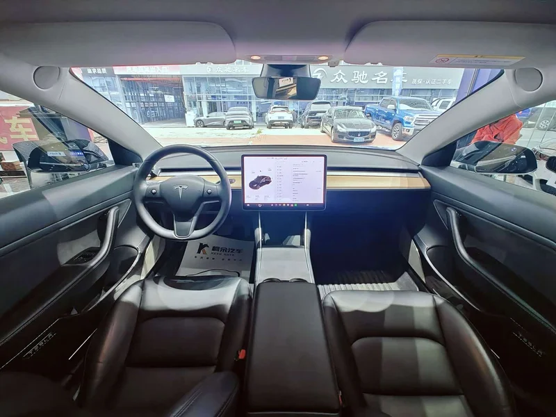 Tesla Model 3 — фото 9