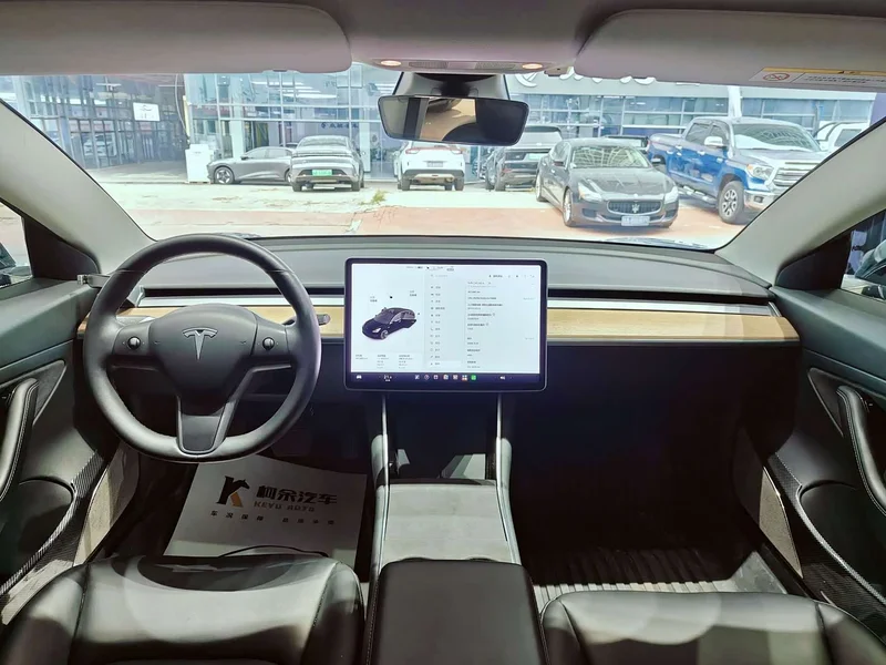 Tesla Model 3 — фото 10