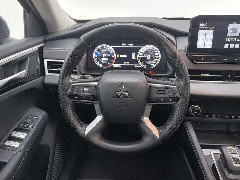 Mitsubishi Outlander — фото 11