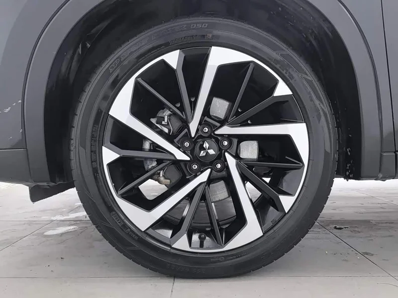 Mitsubishi Outlander — фото 17