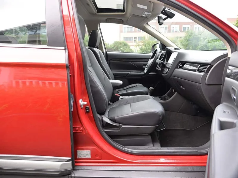 Mitsubishi Outlander — фото 15
