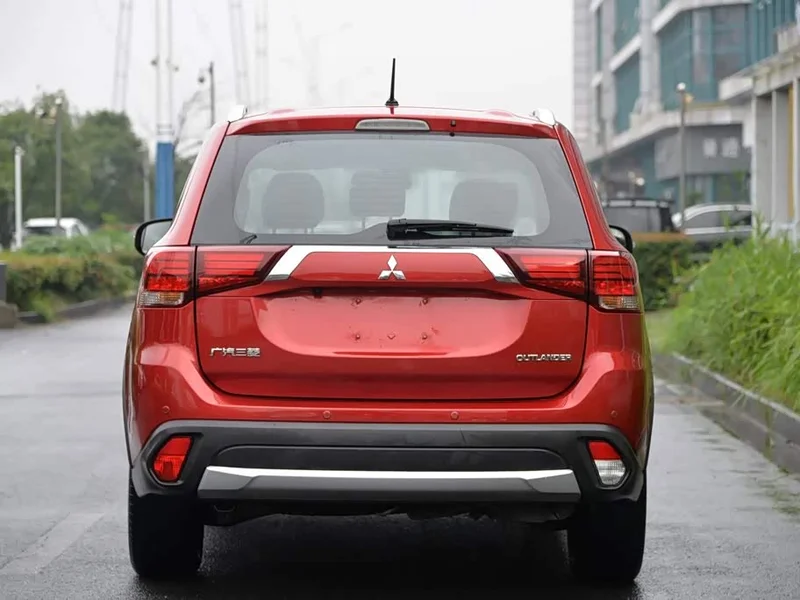 Mitsubishi Outlander — фото 3