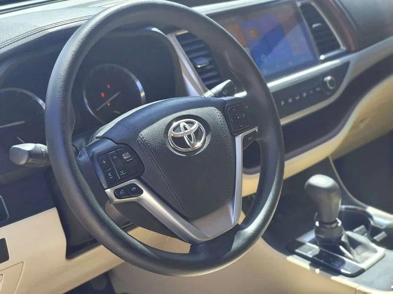 Toyota Highlander — фото 12