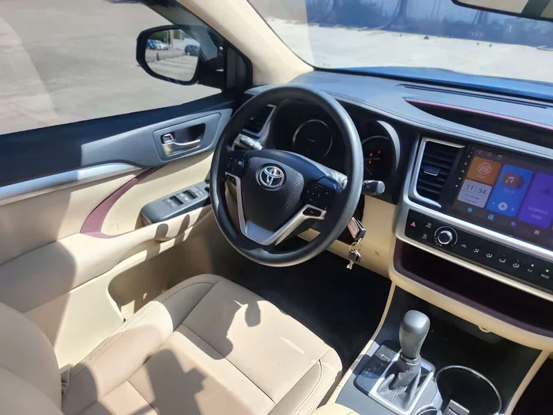 Toyota Highlander — фото 18