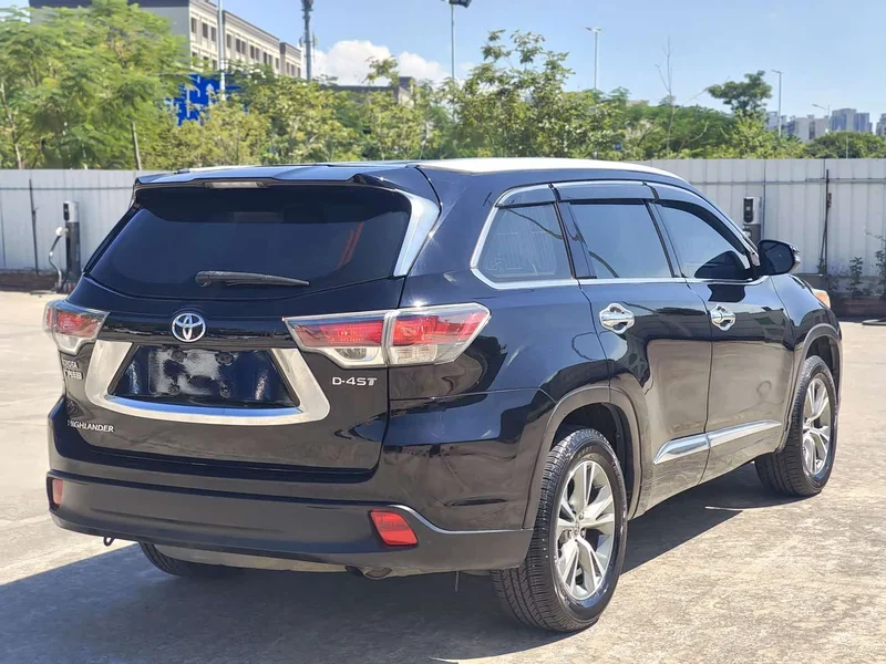 Toyota Highlander — фото 9
