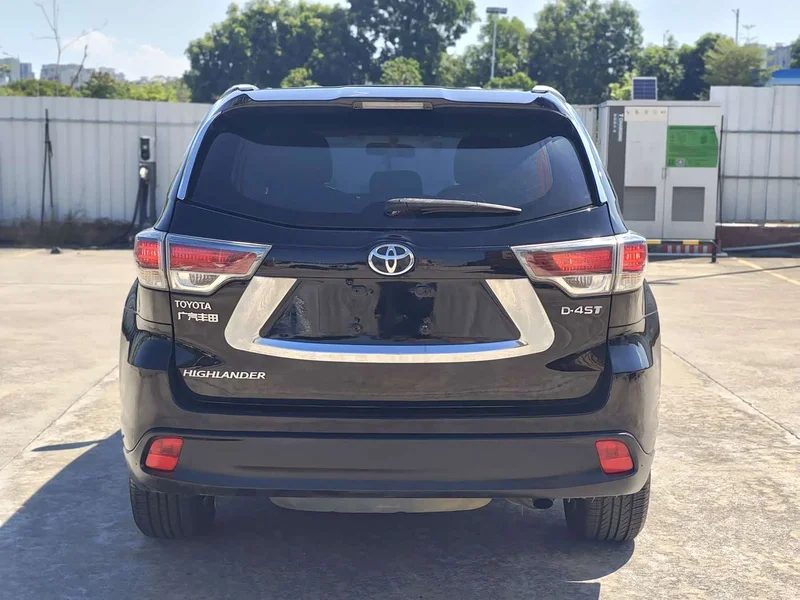 Toyota Highlander — фото 10