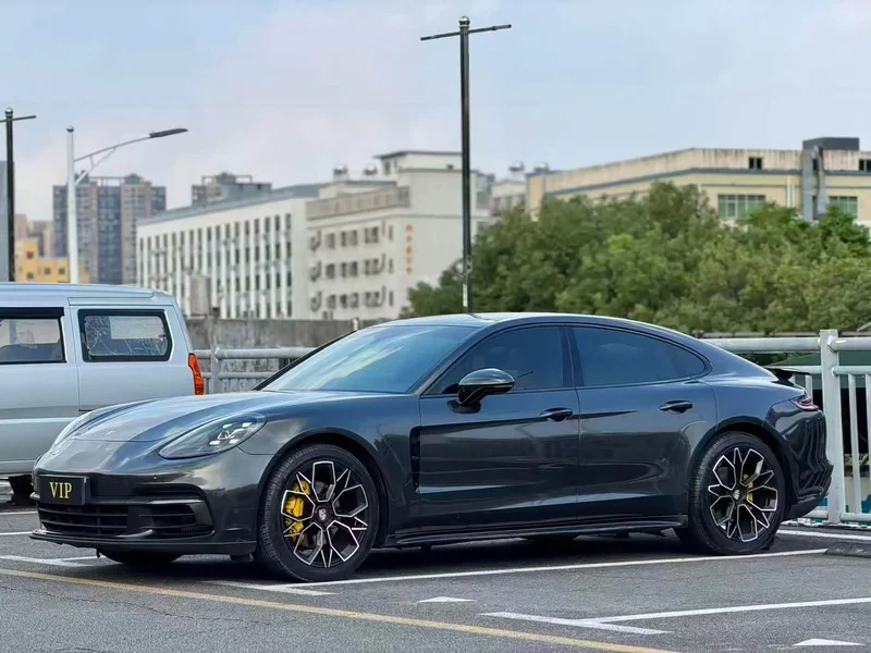 Porsche Panamera — фото 1