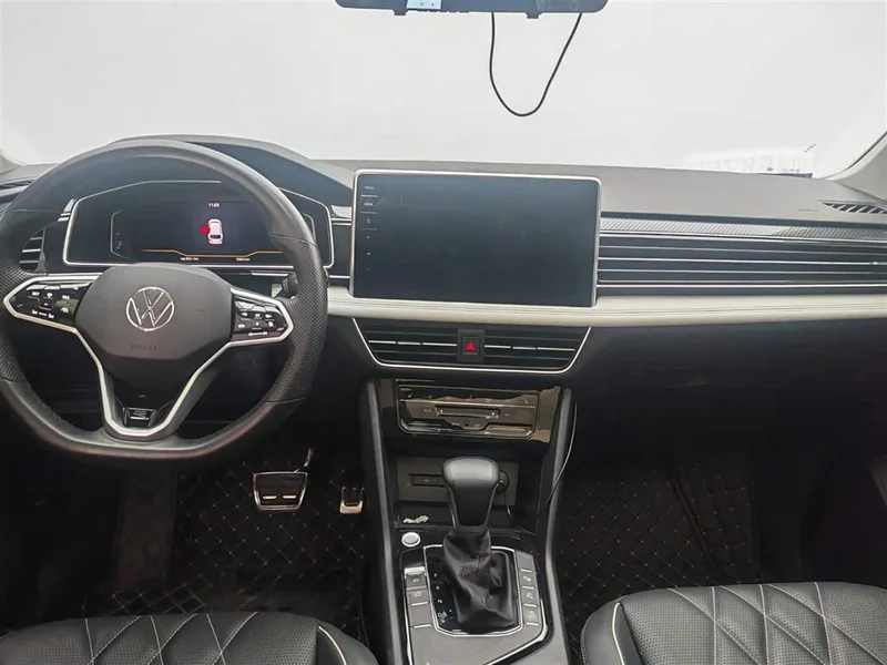 Volkswagen Tiguan L — фото 11