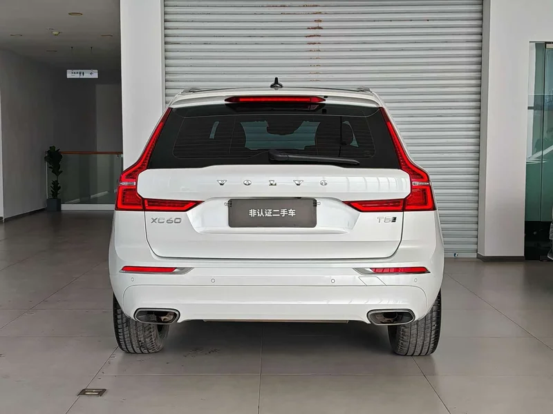 Volvo XC60 — фото 11
