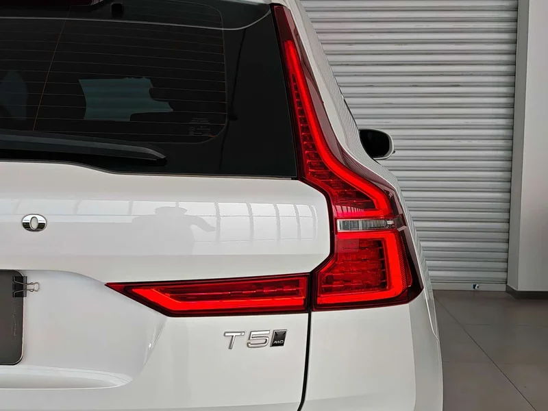 Volvo XC60 — фото 13