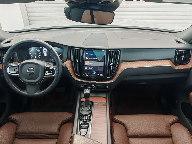 Volvo XC60 — фото 14