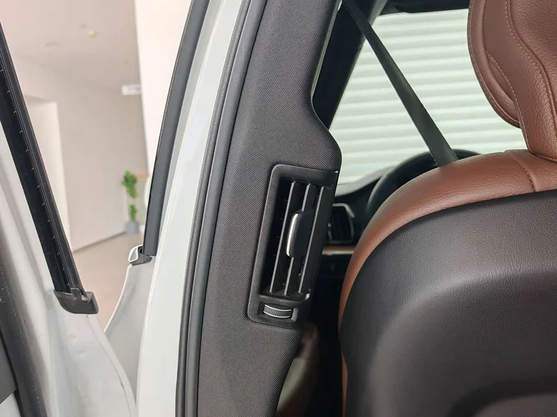 Volvo XC60 — фото 17