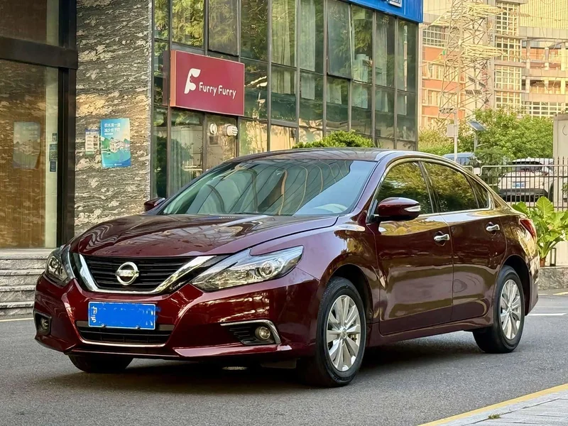 Nissan Teana — фото 1